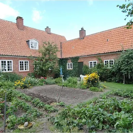 לינה וארוחת בוקר Aakirkeby