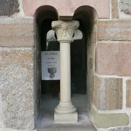 Aakirkeby לינה וארוחת בוקר *