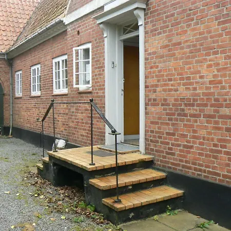 לינה וארוחת בוקר Aakirkeby *